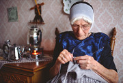 Urk Knitting woman 1